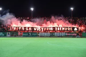 (ΒΙΝΤΕΟ) Εντυπωσιακή ατμόσφαιρα οι Ομονοιάτες: "Hasta la victoria siempre"