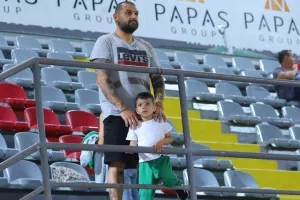 Οθέλλος-Άρης: Με Καζού έπιασε... ΑΠΟΕΛ στην κορυφή! (φώτος)