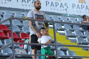 Ο κόσμος στο "Αμμόχωστος" (Φωτορεπορτάζ)