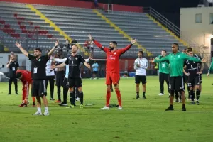 Οθέλλος-Άρης: Με Καζού έπιασε... ΑΠΟΕΛ στην κορυφή! (φώτος)
