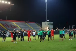 Οθέλλος-Άρης: Με Καζού έπιασε... ΑΠΟΕΛ στην κορυφή! (φώτος)