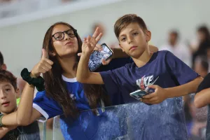 Ο κόσμος στο "ΑΕΚ Αρένα" (φωτορεπορτάζ)