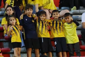 Νέα Σαλαμίνα - ΑΕΛ: Πάτησαν... εξάδα οι "ερυθρόλευκοι"! (φώτος)