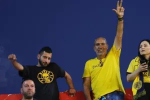 Νέα Σαλαμίνα - ΑΕΛ: Πάτησαν... εξάδα οι "ερυθρόλευκοι"! (φώτος)