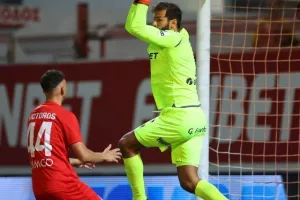 Νέα Σαλαμίνα - ΑΕΛ: Πάτησαν... εξάδα οι "ερυθρόλευκοι"! (φώτος)