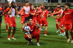Νέα Σαλαμίνα - ΑΕΛ: Πάτησαν... εξάδα οι "ερυθρόλευκοι"! (φώτος)