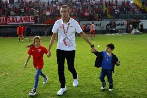 Νέα Σαλαμίνα - ΑΕΛ: Πάτησαν... εξάδα οι "ερυθρόλευκοι"! (φώτος)