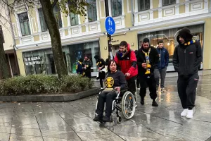 Παντού με την ΑΕΛ η κ. Πετρούλα