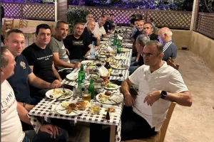 Τους δεξιώθηκε... ο Δήμαρχος Ύψωνα! (Φώτος)
