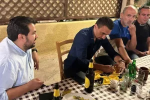 Τους δεξιώθηκε... ο Δήμαρχος Ύψωνα! (Φώτος)