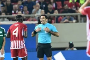 Ολυμπιακός: "Ο διαιτητής δεν διέκοψε ποτέ το παιχνίδι λόγω του τραυματισμού"