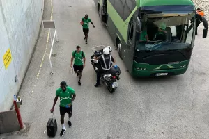 Οι Ομονοιάτες υποδέχθηκαν την αποστολή - Χαιρέτησε ο Σωφρόνης (Φώτος)