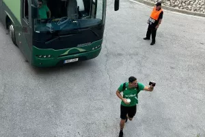 Οι Ομονοιάτες υποδέχθηκαν την αποστολή - Χαιρέτησε ο Σωφρόνης (Φώτος)