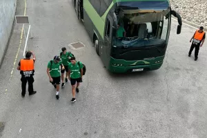 Οι Ομονοιάτες υποδέχθηκαν την αποστολή - Χαιρέτησε ο Σωφρόνης (Φώτος)
