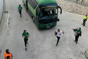 Οι Ομονοιάτες υποδέχθηκαν την αποστολή - Χαιρέτησε ο Σωφρόνης (Φώτος)