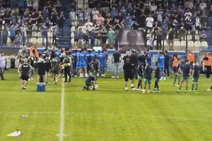 Συγκινητικές στιγμές στο ΠΑΠ/Τίμησαν τη μνήμη του Κίκη Κωνσταντίνου (Φώτος)