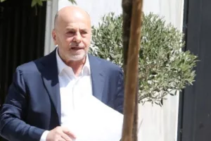 Αλαφούζος: «Ο Ολυμπιακός είναι το κακομαθημένο παιδί του ελληνικού ποδοσφαίρου»