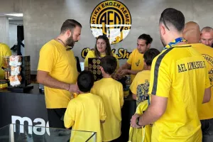 (ΦΩΤΟΣ) Κατάμεστη... η μπουτίκ της ΑΕΛ
