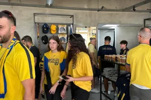 (ΦΩΤΟΣ) Κατάμεστη... η μπουτίκ της ΑΕΛ