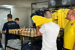 (ΦΩΤΟΣ) Κατάμεστη... η μπουτίκ της ΑΕΛ