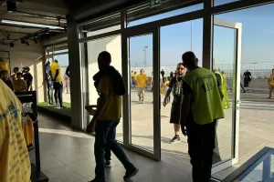 (ΦΩΤΟΣ) Κατάμεστη... η μπουτίκ της ΑΕΛ