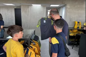 (ΦΩΤΟΣ) Κατάμεστη... η μπουτίκ της ΑΕΛ