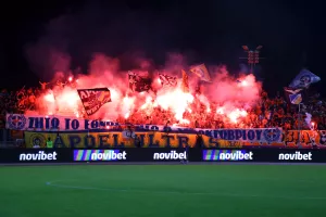 (ΒΙΝΤΕΟ Kerkida)/Το show των Πορτοκαλί (Πανό για την επέτειο του ΟΧΙ)