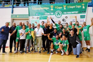 Καταγγελίες Ομόνοιας: "Ιερή στιγμή η απονομή/ Ρίχτηκαν αντικείμενα, τραβήχτηκαν οι αθλητές μας πίσω"