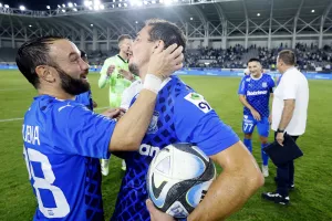 Μάρκες: Με την μπάλα αγκαλιά στο σπίτι (φώτος)