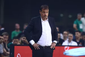 Ο Εργκίν Αταμάν κράτησε τους παίκτες στη video analysis για 4μιση ώρες