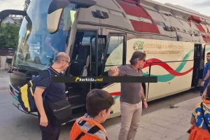 (ΦΩΤΟΣ Kerkida) Χαιρέτησε ένα ένα τους παίκτες ο Πίντο