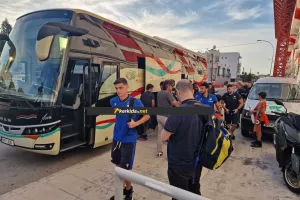 (ΦΩΤΟΣ Kerkida) Χαιρέτησε ένα ένα τους παίκτες ο Πίντο