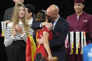 Τριετής «καμπάνα» της FIFA σε Ρουμπιάλες για το φιλί στην Ερμόσο