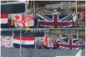 Με σημαίες στο γήπεδο! (Φώτος)