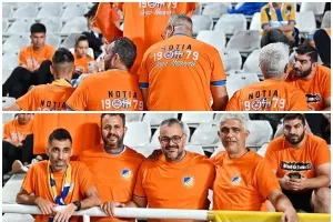 Ωραία κίνηση η παρέα/ Φανέλες με το... πόστο τους! (Φώτος)