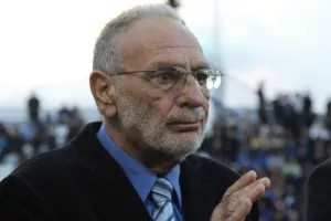 Με μαύρα περιβραχιόνια