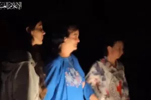 Πόλεμος στο Ισραήλ: Η στιγμή της απελευθέρωσης της Νάταλι και της μητέρας της από τη Χαμάς