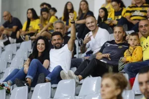 (Φωτορεπορτάζ) Ο κόσμος στο ΑΕΛ - Ανόρθωση