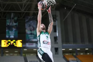 Περίπατος στο άδειο ΟΑΚΑ, σε παιχνίδι με ένταση και δύο ντισκαλιφιέ