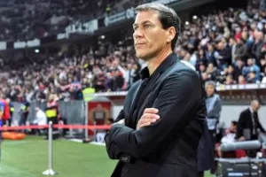 Καβγάς μεταξύ Ντε Λαουρέντις και Γκαρσιά στα αποδυτήρια της Νάπολι!