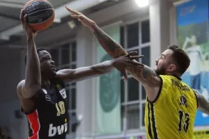 Εύκολα ο Ολυμπιακός στον Άγιο Θωμά (111-83), με «καυτούς» Πίτερς και Κάνααν