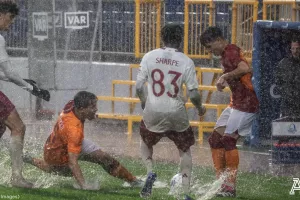 Η UEFA εξετάζει την έδρα της Γαλατασαράι, οι «μικροί» της Γιουνάιτεντ… δεν άντεξαν με τόση βροχή!