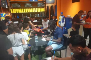 (ΦΩΤΟΣ Kerkida)/To kerkida στο orange shop στο “Νέο Plaza” 