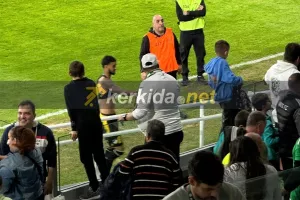 Έδωσε τη φανέλα και πήρε... μπουλουκάκι! (Φώτος Kerkida)