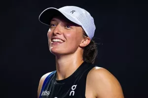 Σβιόντεκ και Γκοφ στα ημιτελικά του WTA Finals