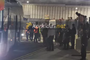 Χαμός έξω από το "Αλφαμέγα" για τους Ισπανούς! (Φώτος Kerkida)