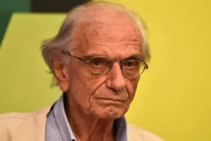 Πέθανε στα 89 του ο βραβευμένος συγγραφέας Βασίλης Βασιλικός