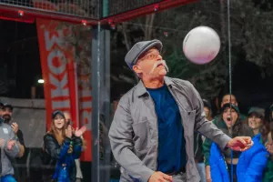 Padbol: Το show του "παππού Μάλε" σε ένα επικό βίντεο