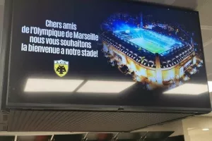 Το θερμό καλωσόρισμα της ΑΕΚ στους οπαδούς της Μαρσέιγ (Φώτος)
