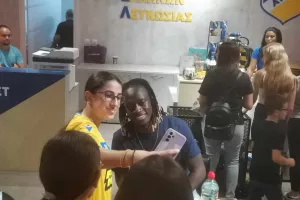 (ΦΩΤΟΣ Kerkida)/To kerkida στο orange shop στο “Νέο Plaza” 